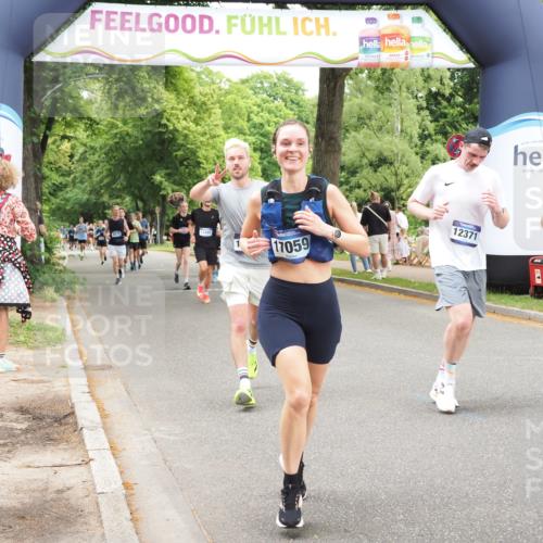 29.06.2025 - hella hamburg halbmarathon MichiJ http://msf.ph/oto/8255799 29.06.2025 10:52:37 Zwischen KM18-KM19 7826, 9736, 9737, 10736, 10886, 12371, 12473, 14607, 17059, 17707, 18726, 18827 meine-sportfotos.de