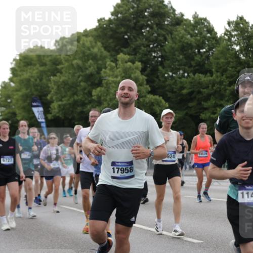 29.06.2025 - hella hamburg halbmarathon Jannik Wohlers http://msf.ph/oto/8255808 29.06.2025 10:31:43 Lombardsbrücke 1311, 1987, 2349, 2384, 2943, 3022, 3221, 3358, 3707, 3752, 3778, 3822, 4314, 4605, 4924, 5156, 5496, 5601, 5658, 5743, 6218, 6252, 7135, 7239, 7295, 7344, 7535, 7570, 7695, 7789, 7816, 8175, 8538, 9206, 10248, 10924, 11168, 11462, 12136, 12319, 12755, 12936, 13026, 13959, 13960, 14029, 14105, 14191, 14599, 15471, 16200, 17118, 17958, 18283, 18369, 18838, 18931 meine-sportfotos.de