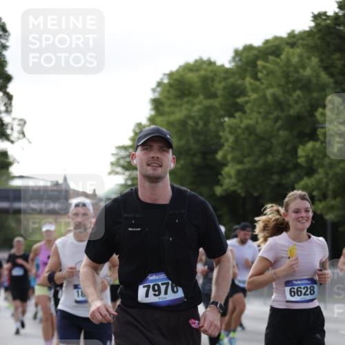 29.06.2025 - hella hamburg halbmarathon Jannik Wohlers http://msf.ph/oto/8255818 29.06.2025 09:57:28 Lombardsbrücke 1094, 1320, 1321, 1563, 1870, 2397, 2448, 2612, 2946, 3058, 3091, 3114, 3251, 4379, 5032, 5305, 5775, 6355, 6356, 6569, 6580, 6585, 6628, 6776, 7065, 7134, 7478, 7594, 7646, 7952, 7973, 7976, 8176, 8973, 9214, 9227, 9739, 9835, 10860, 11208, 11310, 11512, 11757, 11832, 12155, 12224, 12662, 12961, 13047, 13750, 14300, 14638, 14865, 14914, 15125, 15134, 15169, 15395, 15426, 15496, 15712, 15915, 16008, 16009, 16039, 16285, 16320, 16750, 16980, 17530, 17640 meine-sportfotos.de