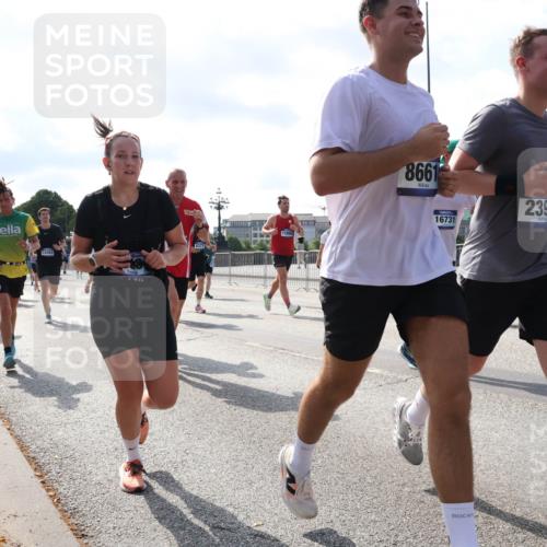 29.06.2025 - hella hamburg halbmarathon Lena Gebhardt http://msf.ph/oto/8255824 29.06.2025 09:56:52 Lombardsbrücke 1381, 1460, 1496, 1537, 1628, 1657, 1783, 1833, 1877, 2013, 2025, 2058, 2074, 2082, 2111, 2208, 2340, 2378, 2396, 2771, 2839, 2869, 2878, 2953, 2996, 3093, 3256, 3296, 3310, 3575, 3652, 3791, 4065, 4377, 4404, 4635, 4711, 4726, 4770, 4833, 4897, 5008, 5169, 5194, 5319, 5839, 5978, 6033, 6286, 6377, 6511, 6512, 6561, 6562, 6631, 7176, 7177, 7383, 7475, 7918, 8112, 8261, 8313, 8361, 8572, 8587, 8618, 8651, 8661, 8710, 8813, 8863, 8921, 8930, 9060, 9082, 9497, 9597, 9638 meine-sportfotos.de