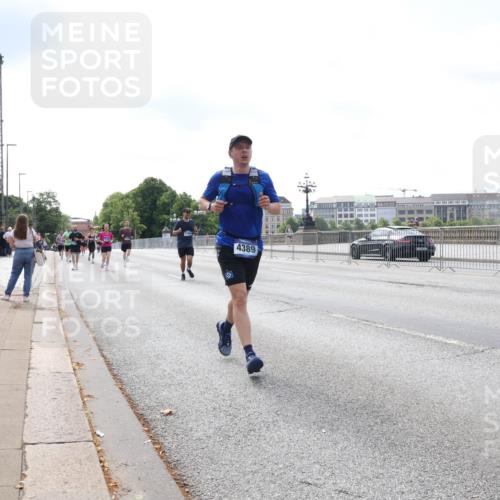 29.06.2025 - hella hamburg halbmarathon Lena Gebhardt http://msf.ph/oto/8255858 29.06.2025 10:10:39 Lombardsbrücke 1166, 1186, 1573, 1781, 4389, 5182, 5440, 5990, 5991, 7042, 7250, 7685, 8219, 8890, 9169, 9681, 9816, 9829, 11180, 11355, 11887, 11904, 11905, 12008, 12426, 12629, 13588, 13594, 13797, 13825, 13901, 14270, 14679, 14822, 15214, 15409, 16166, 16344, 16639, 16808, 16872, 17532, 17730, 18949, 19023 meine-sportfotos.de