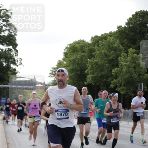 29.06.2025 - hella hamburg halbmarathon Jannik Wohlers http://msf.ph/oto/8255873 29.06.2025 09:57:29 Lombardsbrücke 1094, 1258, 1320, 1321, 1335, 1563, 1870, 2397, 2448, 2612, 2946, 3058, 3091, 3114, 3251, 5032, 5305, 5672, 5775, 6355, 6356, 6569, 6580, 6585, 6628, 6776, 7065, 7134, 7478, 7594, 7646, 7952, 7973, 7976, 8176, 8973, 9065, 9163, 9214, 9227, 9739, 9835, 10860, 11208, 11310, 11757, 11832, 12155, 12224, 12662, 12961, 13047, 14300, 14638, 14865, 14914, 15061, 15125, 15134, 15169, 15395, 15426, 15496, 15712, 15915, 16008, 16009, 16039, 16320, 16750, 16980, 17530 meine-sportfotos.de