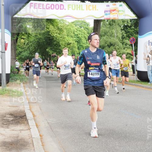 29.06.2025 - hella hamburg halbmarathon MichiJ http://msf.ph/oto/8255892 29.06.2025 10:29:24 Zwischen KM18-KM19 1677, 1912, 2797, 4303, 6429, 6771, 7774, 9540, 9640, 9711, 10783, 12292, 12895, 13457, 13667, 14899, 15493, 16201, 16347, 16580, 17486, 17971, 18412, 18802 meine-sportfotos.de