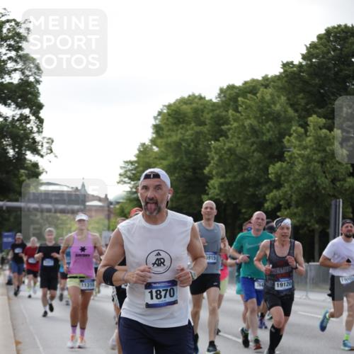 29.06.2025 - hella hamburg halbmarathon Jannik Wohlers http://msf.ph/oto/8255894 29.06.2025 09:57:29 Lombardsbrücke 1094, 1258, 1320, 1321, 1335, 1563, 1870, 2397, 2448, 2612, 2946, 3058, 3091, 3114, 3251, 5032, 5305, 5672, 5775, 6355, 6356, 6569, 6580, 6585, 6628, 6776, 7065, 7134, 7478, 7594, 7646, 7952, 7973, 7976, 8176, 8973, 9065, 9163, 9214, 9227, 9739, 9835, 10860, 11208, 11310, 11757, 11832, 12155, 12224, 12662, 12961, 13047, 14300, 14638, 14865, 14914, 15061, 15125, 15134, 15169, 15395, 15426, 15496, 15712, 15915, 16008, 16009, 16039, 16320, 16750, 16980, 17530 meine-sportfotos.de