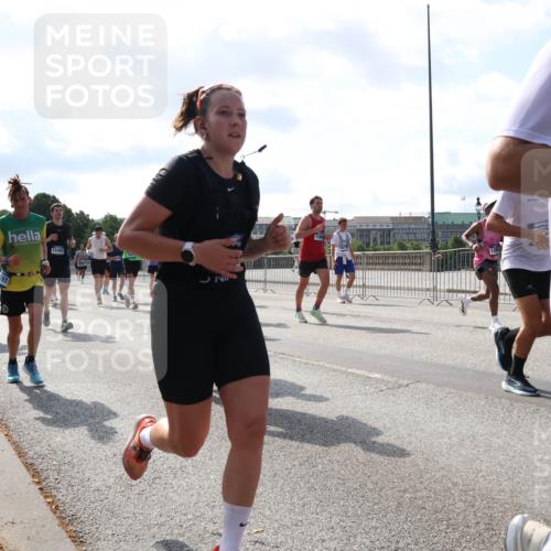 29.06.2025 - hella hamburg halbmarathon Lena Gebhardt http://msf.ph/oto/8255895 29.06.2025 09:56:52 Lombardsbrücke 1381, 1460, 1496, 1537, 1628, 1657, 1783, 1833, 1877, 2013, 2025, 2058, 2074, 2082, 2111, 2208, 2340, 2378, 2396, 2771, 2839, 2869, 2878, 2953, 2996, 3093, 3256, 3296, 3310, 3575, 3652, 3791, 4065, 4377, 4404, 4635, 4711, 4726, 4770, 4833, 4897, 5008, 5169, 5194, 5319, 5839, 5978, 6033, 6286, 6377, 6511, 6512, 6561, 6562, 6631, 7176, 7177, 7383, 7475, 7918, 8112, 8261, 8313, 8361, 8572, 8587, 8618, 8651, 8661, 8710, 8813, 8863, 8921, 8930, 9060, 9082, 9497, 9597, 9638 meine-sportfotos.de