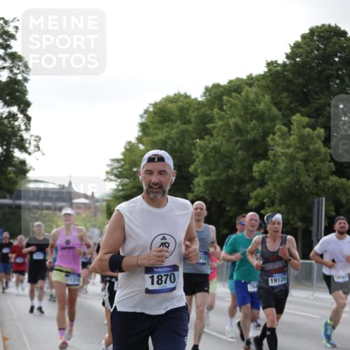 29.06.2025 - hella hamburg halbmarathon Jannik Wohlers http://msf.ph/oto/8255915 29.06.2025 09:57:29 Lombardsbrücke 1094, 1258, 1320, 1321, 1335, 1563, 1870, 2397, 2448, 2612, 2946, 3058, 3091, 3114, 3251, 5032, 5305, 5672, 5775, 6355, 6356, 6569, 6580, 6585, 6628, 6776, 7065, 7134, 7478, 7594, 7646, 7952, 7973, 7976, 8176, 8973, 9065, 9163, 9214, 9227, 9739, 9835, 10860, 11208, 11310, 11757, 11832, 12155, 12224, 12662, 12961, 13047, 14300, 14638, 14865, 14914, 15061, 15125, 15134, 15169, 15395, 15426, 15496, 15712, 15915, 16008, 16009, 16039, 16320, 16750, 16980, 17530 meine-sportfotos.de