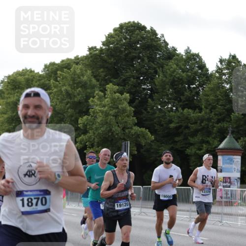 29.06.2025 - hella hamburg halbmarathon Jannik Wohlers http://msf.ph/oto/8255944 29.06.2025 09:57:30 Lombardsbrücke 1094, 1258, 1320, 1321, 1335, 1563, 1870, 2397, 2448, 2612, 2946, 3058, 3091, 3114, 3251, 5032, 5305, 5672, 5775, 6355, 6356, 6569, 6580, 6585, 6628, 6776, 7065, 7134, 7478, 7594, 7646, 7952, 7973, 7976, 8176, 8973, 9065, 9145, 9163, 9214, 9227, 9739, 9835, 10860, 11208, 11310, 11757, 11789, 11832, 12155, 12224, 12662, 12961, 13047, 14300, 14638, 14865, 14914, 15061, 15125, 15134, 15169, 15426, 15496, 15712, 15915, 16008, 16009, 16320, 16750, 16980, 17530 meine-sportfotos.de
