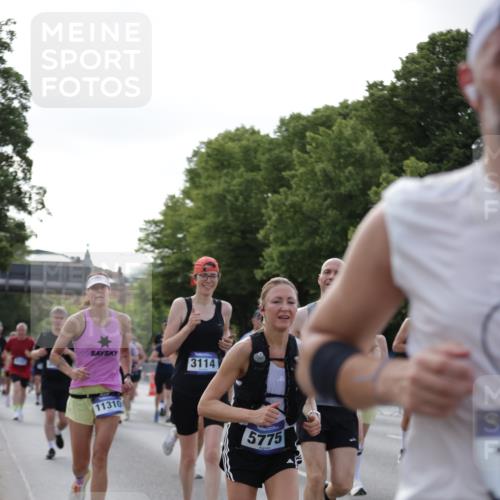 29.06.2025 - hella hamburg halbmarathon Jannik Wohlers http://msf.ph/oto/8255980 29.06.2025 09:57:30 Lombardsbrücke 1094, 1258, 1320, 1321, 1335, 1563, 1870, 2397, 2448, 2612, 2946, 3058, 3091, 3114, 3251, 5032, 5305, 5672, 5775, 6355, 6356, 6569, 6580, 6585, 6628, 6776, 7065, 7134, 7478, 7594, 7646, 7952, 7973, 7976, 8176, 8973, 9065, 9145, 9163, 9214, 9227, 9739, 9835, 10860, 11208, 11310, 11757, 11789, 11832, 12155, 12224, 12662, 12961, 13047, 14300, 14638, 14865, 14914, 15061, 15125, 15134, 15169, 15426, 15496, 15712, 15915, 16008, 16009, 16320, 16750, 16980, 17530 meine-sportfotos.de