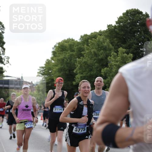 29.06.2025 - hella hamburg halbmarathon Jannik Wohlers http://msf.ph/oto/8255994 29.06.2025 09:57:30 Lombardsbrücke 1094, 1258, 1320, 1321, 1335, 1563, 1870, 2397, 2448, 2612, 2946, 3058, 3091, 3114, 3251, 5032, 5305, 5672, 5775, 6355, 6356, 6569, 6580, 6585, 6628, 6776, 7065, 7134, 7478, 7594, 7646, 7952, 7973, 7976, 8176, 8973, 9065, 9145, 9163, 9214, 9227, 9739, 9835, 10860, 11208, 11310, 11757, 11789, 11832, 12155, 12224, 12662, 12961, 13047, 14300, 14638, 14865, 14914, 15061, 15125, 15134, 15169, 15426, 15496, 15712, 15915, 16008, 16009, 16320, 16750, 16980, 17530 meine-sportfotos.de