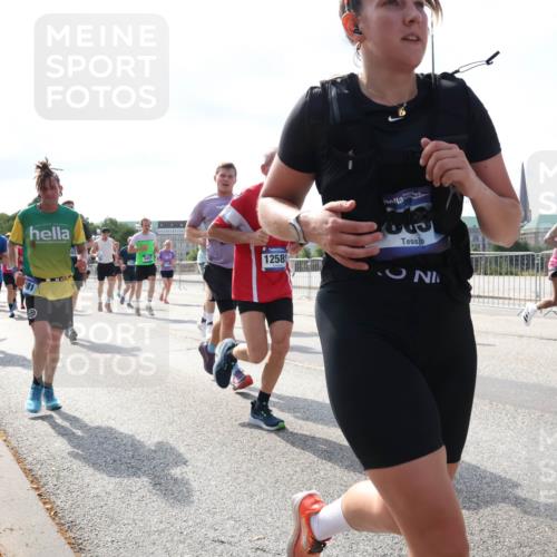 29.06.2025 - hella hamburg halbmarathon Lena Gebhardt http://msf.ph/oto/8256025 29.06.2025 09:56:52 Lombardsbrücke 1381, 1460, 1496, 1537, 1628, 1657, 1783, 1833, 1877, 2013, 2025, 2058, 2074, 2082, 2111, 2208, 2340, 2378, 2396, 2771, 2839, 2869, 2878, 2953, 2996, 3093, 3256, 3296, 3310, 3575, 3652, 3791, 4065, 4377, 4404, 4635, 4711, 4726, 4770, 4833, 4897, 5008, 5169, 5194, 5319, 5839, 5978, 6033, 6286, 6377, 6511, 6512, 6561, 6562, 6631, 7176, 7177, 7383, 7475, 7918, 8112, 8261, 8313, 8361, 8572, 8587, 8618, 8651, 8661, 8710, 8813, 8863, 8921, 8930, 9060, 9082, 9497, 9597, 9638 meine-sportfotos.de