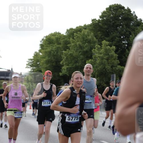 29.06.2025 - hella hamburg halbmarathon Jannik Wohlers http://msf.ph/oto/8256046 29.06.2025 09:57:30 Lombardsbrücke 1094, 1258, 1320, 1321, 1335, 1563, 1870, 2397, 2448, 2612, 2946, 3058, 3091, 3114, 3251, 5032, 5305, 5672, 5775, 6355, 6356, 6569, 6580, 6585, 6628, 6776, 7065, 7134, 7478, 7594, 7646, 7952, 7973, 7976, 8176, 8973, 9065, 9145, 9163, 9214, 9227, 9739, 9835, 10860, 11208, 11310, 11757, 11789, 11832, 12155, 12224, 12662, 12961, 13047, 14300, 14638, 14865, 14914, 15061, 15125, 15134, 15169, 15426, 15496, 15712, 15915, 16008, 16009, 16320, 16750, 16980, 17530 meine-sportfotos.de