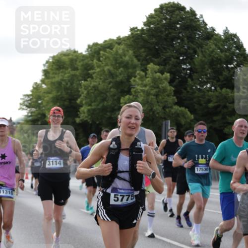 29.06.2025 - hella hamburg halbmarathon Jannik Wohlers http://msf.ph/oto/8256072 29.06.2025 09:57:31 Lombardsbrücke 1094, 1258, 1320, 1321, 1335, 1563, 1870, 2138, 2397, 2448, 2612, 2946, 3058, 3091, 3114, 3251, 5032, 5305, 5672, 5775, 6355, 6356, 6569, 6580, 6585, 6628, 6754, 6776, 7065, 7134, 7478, 7646, 7952, 7973, 7976, 8176, 8973, 9065, 9145, 9163, 9214, 9227, 9835, 10860, 11208, 11310, 11757, 11789, 11832, 12155, 12224, 12662, 12961, 13047, 14300, 14638, 14865, 14914, 15061, 15125, 15134, 15169, 15426, 15496, 15712, 15915, 16008, 16009, 16320, 16563, 16750, 16980, 17530 meine-sportfotos.de