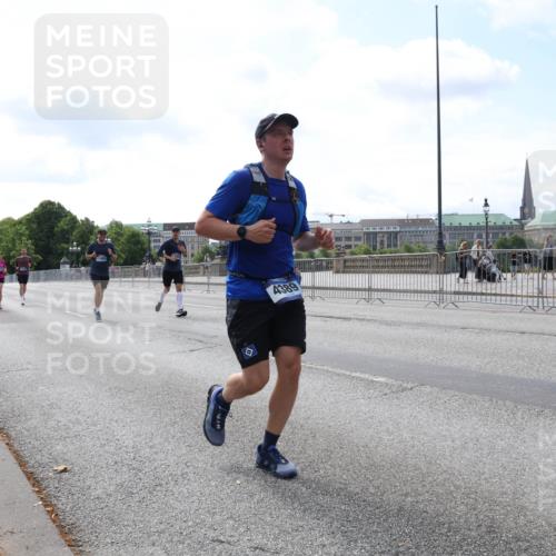 29.06.2025 - hella hamburg halbmarathon Lena Gebhardt http://msf.ph/oto/8256091 29.06.2025 10:10:40 Lombardsbrücke 1166, 1186, 1573, 1781, 4389, 5182, 5440, 5990, 5991, 7042, 7250, 7685, 8219, 8890, 9169, 9681, 9816, 9829, 11180, 11355, 11887, 11904, 11905, 12008, 12426, 12629, 12790, 13588, 13594, 13797, 13825, 13901, 14270, 14679, 14822, 15214, 15409, 16166, 16344, 16639, 16808, 16872, 17532, 17730, 18949, 19023 meine-sportfotos.de