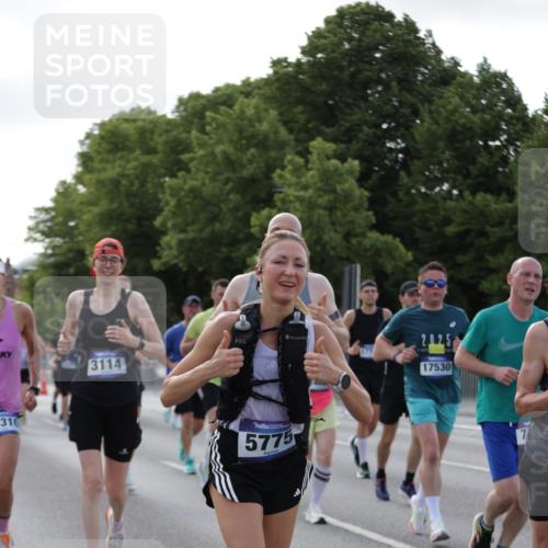 29.06.2025 - hella hamburg halbmarathon Jannik Wohlers http://msf.ph/oto/8256098 29.06.2025 09:57:31 Lombardsbrücke 1094, 1258, 1320, 1321, 1335, 1563, 1870, 2138, 2397, 2448, 2612, 2946, 3058, 3091, 3114, 3251, 5032, 5305, 5672, 5775, 6355, 6356, 6569, 6580, 6585, 6628, 6754, 6776, 7065, 7134, 7478, 7646, 7952, 7973, 7976, 8176, 8973, 9065, 9145, 9163, 9214, 9227, 9835, 10860, 11208, 11310, 11757, 11789, 11832, 12155, 12224, 12662, 12961, 13047, 14300, 14638, 14865, 14914, 15061, 15125, 15134, 15169, 15426, 15496, 15712, 15915, 16008, 16009, 16320, 16563, 16750, 16980, 17530 meine-sportfotos.de
