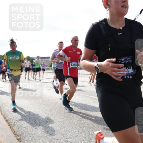 29.06.2025 - hella hamburg halbmarathon Lena Gebhardt http://msf.ph/oto/8256113 29.06.2025 09:56:52 Lombardsbrücke 1381, 1460, 1496, 1537, 1628, 1657, 1783, 1833, 1877, 2013, 2025, 2058, 2074, 2082, 2111, 2208, 2340, 2378, 2396, 2771, 2839, 2869, 2878, 2953, 2996, 3093, 3256, 3296, 3310, 3575, 3652, 3791, 4065, 4377, 4404, 4635, 4711, 4726, 4770, 4833, 4897, 5008, 5169, 5194, 5319, 5839, 5978, 6033, 6286, 6377, 6511, 6512, 6561, 6562, 6631, 7176, 7177, 7383, 7475, 7918, 8112, 8261, 8313, 8361, 8572, 8587, 8618, 8651, 8661, 8710, 8813, 8863, 8921, 8930, 9060, 9082, 9497, 9597, 9638 meine-sportfotos.de