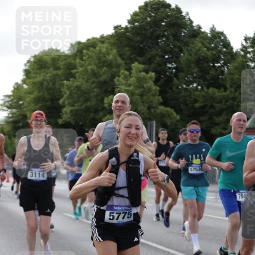 29.06.2025 - hella hamburg halbmarathon Jannik Wohlers http://msf.ph/oto/8256123 29.06.2025 09:57:31 Lombardsbrücke 1094, 1258, 1320, 1321, 1335, 1563, 1870, 2138, 2397, 2448, 2612, 2946, 3058, 3091, 3114, 3251, 5032, 5305, 5672, 5775, 6355, 6356, 6569, 6580, 6585, 6628, 6754, 6776, 7065, 7134, 7478, 7646, 7952, 7973, 7976, 8176, 8973, 9065, 9145, 9163, 9214, 9227, 9835, 10860, 11208, 11310, 11757, 11789, 11832, 12155, 12224, 12662, 12961, 13047, 14300, 14638, 14865, 14914, 15061, 15125, 15134, 15169, 15426, 15496, 15712, 15915, 16008, 16009, 16320, 16563, 16750, 16980, 17530 meine-sportfotos.de