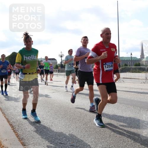 29.06.2025 - hella hamburg halbmarathon Lena Gebhardt http://msf.ph/oto/8256180 29.06.2025 09:56:53 Lombardsbrücke 1381, 1460, 1496, 1537, 1628, 1657, 1783, 1833, 1877, 2013, 2025, 2058, 2074, 2082, 2111, 2208, 2340, 2378, 2396, 2771, 2839, 2869, 2878, 2953, 2996, 3093, 3256, 3296, 3310, 3575, 3652, 3791, 4065, 4377, 4404, 4635, 4711, 4726, 4770, 4833, 4897, 5008, 5169, 5194, 5319, 5744, 5839, 5978, 6033, 6286, 6377, 6511, 6512, 6561, 6562, 6631, 7176, 7177, 7383, 7475, 7918, 8112, 8261, 8313, 8361, 8572, 8587, 8618, 8651, 8661, 8710, 8813, 8863, 8921, 8930, 9060, 9082, 9497, 9597, 9638 meine-sportfotos.de