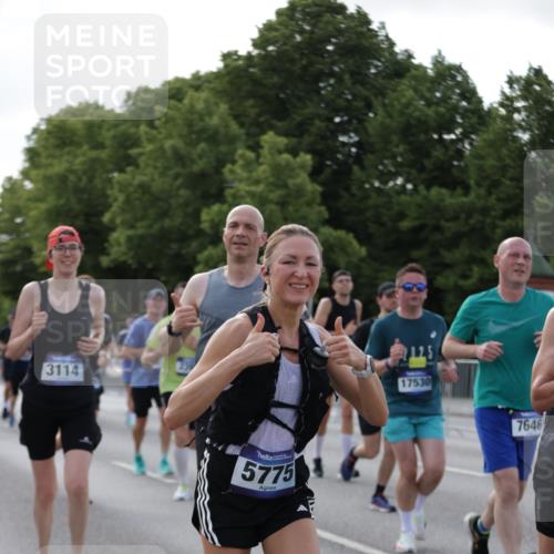 29.06.2025 - hella hamburg halbmarathon Jannik Wohlers http://msf.ph/oto/8256188 29.06.2025 09:57:31 Lombardsbrücke 1094, 1258, 1320, 1321, 1335, 1563, 1870, 2138, 2397, 2448, 2612, 2946, 3058, 3091, 3114, 3251, 5032, 5305, 5672, 5775, 6355, 6356, 6569, 6580, 6585, 6628, 6754, 6776, 7065, 7134, 7478, 7646, 7952, 7973, 7976, 8176, 8973, 9065, 9145, 9163, 9214, 9227, 9835, 10860, 11208, 11310, 11757, 11789, 11832, 12155, 12224, 12662, 12961, 13047, 14300, 14638, 14865, 14914, 15061, 15125, 15134, 15169, 15426, 15496, 15712, 15915, 16008, 16009, 16320, 16563, 16750, 16980, 17530 meine-sportfotos.de