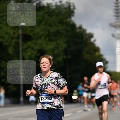 29.06.2025 - hella hamburg halbmarathon Dr. Thomas Lammeyer http://msf.ph/oto/8256236 29.06.2025 09:51:51 Kennedybrücke 1290, 1505, 1710, 2399, 2714, 2767, 3480, 3959, 4860, 5315, 5554, 5709, 7152, 7154, 7884, 8933, 9403, 10404, 10793, 10852 meine-sportfotos.de