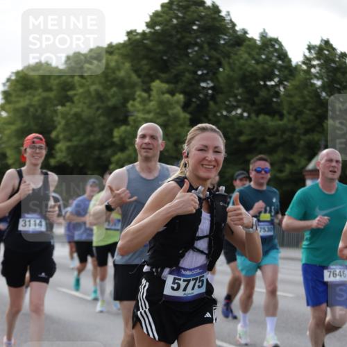 29.06.2025 - hella hamburg halbmarathon Jannik Wohlers http://msf.ph/oto/8256246 29.06.2025 09:57:31 Lombardsbrücke 1094, 1258, 1320, 1321, 1335, 1563, 1870, 2138, 2397, 2448, 2612, 2946, 3058, 3091, 3114, 3251, 5032, 5305, 5672, 5775, 6355, 6356, 6569, 6580, 6585, 6628, 6754, 6776, 7065, 7134, 7478, 7646, 7952, 7973, 7976, 8176, 8973, 9065, 9145, 9163, 9214, 9227, 9835, 10860, 11208, 11310, 11757, 11789, 11832, 12155, 12224, 12662, 12961, 13047, 14300, 14638, 14865, 14914, 15061, 15125, 15134, 15169, 15426, 15496, 15712, 15915, 16008, 16009, 16320, 16563, 16750, 16980, 17530 meine-sportfotos.de
