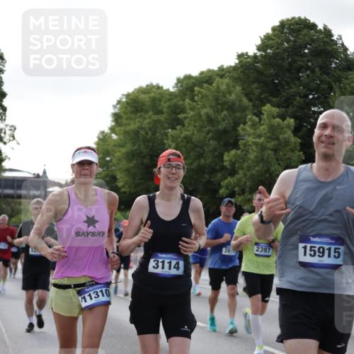 29.06.2025 - hella hamburg halbmarathon Jannik Wohlers http://msf.ph/oto/8256301 29.06.2025 09:57:32 Lombardsbrücke 1094, 1258, 1320, 1321, 1335, 1563, 1870, 2138, 2397, 2448, 2612, 2946, 3058, 3091, 3114, 3251, 5032, 5305, 5672, 5775, 6355, 6356, 6569, 6580, 6585, 6628, 6754, 6776, 7065, 7134, 7478, 7509, 7646, 7952, 7976, 8176, 8973, 9065, 9145, 9163, 9214, 9227, 9835, 10860, 11208, 11310, 11757, 11789, 12155, 12224, 12662, 12961, 13047, 14300, 14638, 14865, 15061, 15125, 15134, 15426, 15496, 15712, 15915, 16008, 16009, 16320, 16563, 16750, 16980, 17530 meine-sportfotos.de