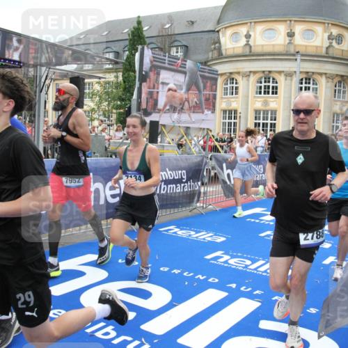 29.06.2025 - hella hamburg halbmarathon Michael Strokosch http://msf.ph/oto/8256309 29.06.2025 10:50:48 Ziel 2234, 2788, 5115, 6712, 7134, 7952, 8657, 11356, 13701, 15426, 15720, 17129, 17908, 18229, 18370, 18820 meine-sportfotos.de