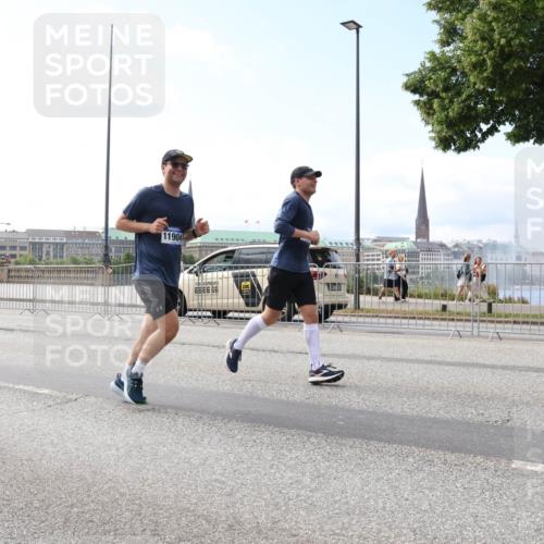 29.06.2025 - hella hamburg halbmarathon Lena Gebhardt http://msf.ph/oto/8256350 29.06.2025 10:10:44 Lombardsbrücke 1166, 1186, 1573, 1781, 4389, 5182, 5440, 5990, 5991, 7250, 7370, 7685, 9169, 9681, 9816, 9829, 11180, 11355, 11887, 11904, 11905, 12008, 12426, 12556, 12629, 12790, 13588, 13594, 13797, 13825, 13901, 14270, 14679, 14822, 15214, 15409, 16166, 16344, 16639, 16808, 17532, 17730, 18949, 19023 meine-sportfotos.de
