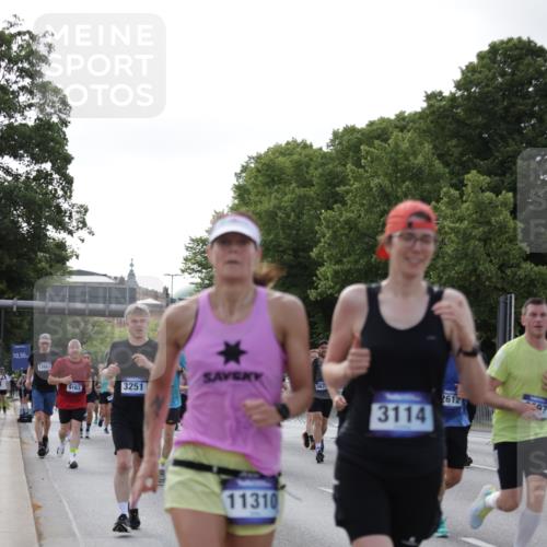 29.06.2025 - hella hamburg halbmarathon Jannik Wohlers http://msf.ph/oto/8256384 29.06.2025 09:57:32 Lombardsbrücke 1094, 1258, 1320, 1321, 1335, 1563, 1870, 2138, 2397, 2448, 2612, 2946, 3058, 3091, 3114, 3251, 5032, 5305, 5672, 5775, 6355, 6356, 6569, 6580, 6585, 6628, 6754, 6776, 7065, 7134, 7478, 7509, 7646, 7952, 7976, 8176, 8973, 9065, 9145, 9163, 9214, 9227, 9835, 10860, 11208, 11310, 11757, 11789, 12155, 12224, 12662, 12961, 13047, 14300, 14638, 14865, 15061, 15125, 15134, 15426, 15496, 15712, 15915, 16008, 16009, 16320, 16563, 16750, 16980, 17530 meine-sportfotos.de