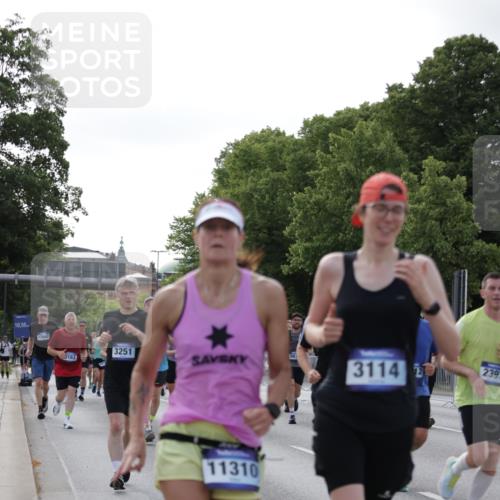 29.06.2025 - hella hamburg halbmarathon Jannik Wohlers http://msf.ph/oto/8256411 29.06.2025 09:57:32 Lombardsbrücke 1094, 1258, 1320, 1321, 1335, 1563, 1870, 2138, 2397, 2448, 2612, 2946, 3058, 3091, 3114, 3251, 5032, 5305, 5672, 5775, 6355, 6356, 6569, 6580, 6585, 6628, 6754, 6776, 7065, 7134, 7478, 7509, 7646, 7952, 7976, 8176, 8973, 9065, 9145, 9163, 9214, 9227, 9835, 10860, 11208, 11310, 11757, 11789, 12155, 12224, 12662, 12961, 13047, 14300, 14638, 14865, 15061, 15125, 15134, 15426, 15496, 15712, 15915, 16008, 16009, 16320, 16563, 16750, 16980, 17530 meine-sportfotos.de