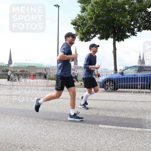 29.06.2025 - hella hamburg halbmarathon Lena Gebhardt http://msf.ph/oto/8256420 29.06.2025 10:10:44 Lombardsbrücke 1166, 1186, 1573, 1781, 4389, 5182, 5440, 5990, 5991, 7250, 7370, 7685, 9169, 9681, 9816, 9829, 11180, 11355, 11887, 11904, 11905, 12008, 12426, 12556, 12629, 12790, 13588, 13594, 13797, 13825, 13901, 14270, 14679, 14822, 15214, 15409, 16166, 16344, 16639, 16808, 17532, 17730, 18949, 19023 meine-sportfotos.de