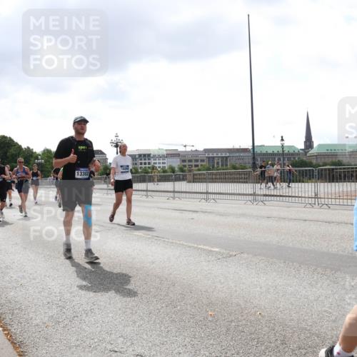 29.06.2025 - hella hamburg halbmarathon Lena Gebhardt http://msf.ph/oto/8256493 29.06.2025 10:45:52 Lombardsbrücke 1004, 1033, 1060, 1085, 1100, 1104, 1421, 1426, 1555, 1713, 1854, 1867, 1868, 1983, 2008, 2216, 2217, 2398, 2423, 2522, 2550, 2657, 2664, 2773, 2813, 2917, 2951, 2954, 2965, 2973, 3357, 3377, 4104, 4223, 4224, 4306, 4317, 4388, 4572, 5044, 5635, 5703, 5769, 5770, 5892, 6133, 6150, 6333, 6392, 6623, 6922, 7268, 7283, 7356, 7530, 7541, 7605, 7859, 7894, 8745, 9120, 9121, 9426, 9620, 10030, 10182, 10327, 10329, 10367, 10511, 11358, 11876 meine-sportfotos.de
