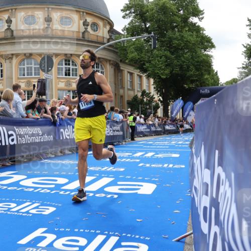 29.06.2025 - hella hamburg halbmarathon Strokosch-Dieckow http://msf.ph/oto/8256512 29.06.2025 10:41:56 Ziel 1169, 5690, 6593, 7092, 7363, 8694, 11417, 12292, 13196, 15521, 15846, 16507, 17864, 17926, 18920, 19046 meine-sportfotos.de