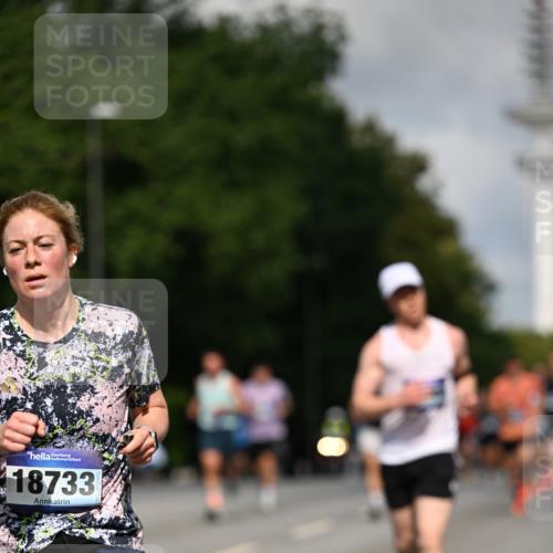 29.06.2025 - hella hamburg halbmarathon Dr. Thomas Lammeyer http://msf.ph/oto/8256549 29.06.2025 09:51:52 Kennedybrücke 1290, 1505, 1710, 2399, 2714, 2767, 3480, 3959, 4860, 5307, 5554, 5709, 7152, 7154, 7884, 8933, 9403, 10404, 10793, 10852 meine-sportfotos.de