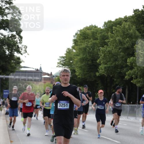 29.06.2025 - hella hamburg halbmarathon Jannik Wohlers http://msf.ph/oto/8256584 29.06.2025 09:57:33 Lombardsbrücke 1094, 1258, 1320, 1321, 1335, 1563, 1870, 2138, 2397, 2448, 2612, 2946, 3058, 3091, 3114, 3251, 5305, 5672, 5775, 6355, 6356, 6569, 6580, 6585, 6628, 6754, 6776, 7065, 7134, 7478, 7509, 7646, 7952, 7976, 8973, 9065, 9145, 9163, 9214, 9227, 9835, 10860, 11208, 11310, 11757, 11789, 12155, 12224, 12662, 12961, 13047, 14300, 14638, 14865, 15061, 15125, 15134, 15426, 15496, 15915, 16008, 16009, 16563, 16750, 16980, 17530 meine-sportfotos.de
