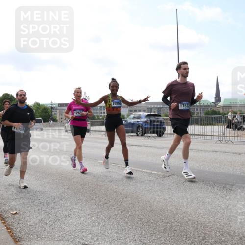 29.06.2025 - hella hamburg halbmarathon Lena Gebhardt http://msf.ph/oto/8256613 29.06.2025 10:10:46 Lombardsbrücke 1166, 1186, 1573, 1781, 4287, 4389, 5182, 5440, 5653, 5990, 5991, 7250, 7370, 7685, 9169, 9681, 9816, 9829, 11180, 11355, 11887, 11904, 11905, 12008, 12426, 12556, 12571, 12629, 12790, 13588, 13594, 13797, 13825, 13901, 14270, 14679, 14822, 15214, 15409, 16166, 16344, 16639, 16808, 17532, 17730, 18949, 19023 meine-sportfotos.de