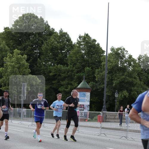 29.06.2025 - hella hamburg halbmarathon Jannik Wohlers http://msf.ph/oto/8256648 29.06.2025 09:57:35 Lombardsbrücke 1179, 1258, 1320, 1321, 1335, 1563, 1870, 2138, 2397, 2417, 2448, 2612, 3058, 3091, 3114, 3251, 4814, 5305, 5672, 5775, 6355, 6356, 6569, 6580, 6585, 6628, 6754, 6776, 7065, 7478, 7509, 7646, 7724, 7952, 7976, 8449, 8689, 8973, 9065, 9145, 9163, 9227, 10860, 11208, 11310, 11416, 11757, 11789, 12155, 12224, 12662, 12961, 13047, 13691, 14638, 14865, 15061, 15125, 15134, 15426, 15496, 15915, 16008, 16009, 16563, 16750, 16980, 17530, 17825 meine-sportfotos.de