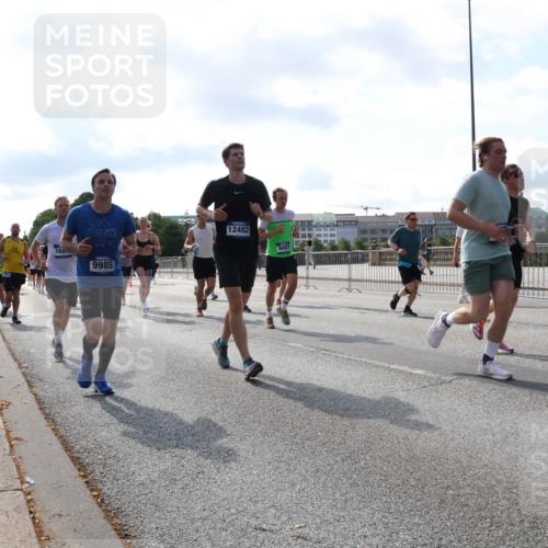 29.06.2025 - hella hamburg halbmarathon Lena Gebhardt http://msf.ph/oto/8256686 29.06.2025 09:56:54 Lombardsbrücke 1381, 1460, 1496, 1537, 1628, 1657, 1783, 1833, 1877, 2013, 2025, 2058, 2074, 2082, 2111, 2208, 2340, 2378, 2396, 2771, 2839, 2869, 2878, 2953, 2996, 3093, 3256, 3296, 3310, 3575, 3652, 3791, 4065, 4377, 4404, 4635, 4711, 4726, 4770, 4833, 4897, 5008, 5169, 5194, 5319, 5744, 5839, 5978, 6033, 6286, 6377, 6561, 6562, 6631, 7176, 7177, 7259, 7383, 7475, 7918, 8112, 8261, 8313, 8361, 8572, 8587, 8618, 8651, 8661, 8710, 8813, 8863, 8921, 8930, 9060, 9082, 9497, 9597, 9638 meine-sportfotos.de