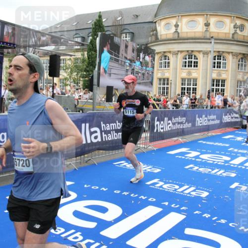 29.06.2025 - hella hamburg halbmarathon Michael Strokosch http://msf.ph/oto/8256700 29.06.2025 10:50:53 Ziel 1466, 3654, 3947, 4839, 5018, 5115, 7052, 8205, 8657, 10750, 15395, 15426, 15643, 15720, 17129, 17908, 18182, 18370 meine-sportfotos.de