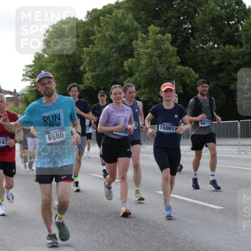 29.06.2025 - hella hamburg halbmarathon Jannik Wohlers http://msf.ph/oto/8256703 29.06.2025 09:57:36 Lombardsbrücke 1179, 1258, 1320, 1321, 1335, 1563, 1870, 2138, 2397, 2417, 2448, 2612, 2636, 3058, 3091, 3114, 3251, 4814, 5305, 5672, 5775, 6355, 6356, 6569, 6580, 6628, 6754, 6776, 7065, 7478, 7509, 7646, 7724, 7952, 7976, 8449, 8689, 9065, 9145, 9163, 10860, 11310, 11416, 11757, 11789, 12155, 12224, 12662, 12961, 13047, 13691, 14638, 14865, 15061, 15125, 15134, 15426, 15915, 16008, 16009, 16563, 16750, 17530, 17825, 18514, 18811 meine-sportfotos.de