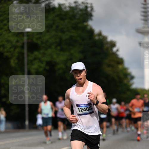 29.06.2025 - hella hamburg halbmarathon Dr. Thomas Lammeyer http://msf.ph/oto/8256721 29.06.2025 09:51:53 Kennedybrücke 1290, 1505, 1710, 2399, 2714, 2767, 3480, 3959, 5307, 5554, 5709, 6993, 7152, 7154, 7884, 8933, 9403, 10404, 10793, 10852 meine-sportfotos.de