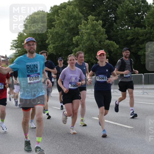 29.06.2025 - hella hamburg halbmarathon Jannik Wohlers http://msf.ph/oto/8256764 29.06.2025 09:57:36 Lombardsbrücke 1179, 1258, 1320, 1321, 1335, 1563, 1870, 2138, 2397, 2417, 2448, 2612, 2636, 3058, 3091, 3114, 3251, 4814, 5305, 5672, 5775, 6355, 6356, 6569, 6580, 6628, 6754, 6776, 7065, 7478, 7509, 7646, 7724, 7952, 7976, 8449, 8689, 9065, 9145, 9163, 10860, 11310, 11416, 11757, 11789, 12155, 12224, 12662, 12961, 13047, 13691, 14638, 14865, 15061, 15125, 15134, 15426, 15915, 16008, 16009, 16563, 16750, 17530, 17825, 18514, 18811 meine-sportfotos.de