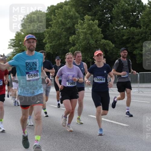 29.06.2025 - hella hamburg halbmarathon Jannik Wohlers http://msf.ph/oto/8256797 29.06.2025 09:57:36 Lombardsbrücke 1179, 1258, 1320, 1321, 1335, 1563, 1870, 2138, 2397, 2417, 2448, 2612, 2636, 3058, 3091, 3114, 3251, 4814, 5305, 5672, 5775, 6355, 6356, 6569, 6580, 6628, 6754, 6776, 7065, 7478, 7509, 7646, 7724, 7952, 7976, 8449, 8689, 9065, 9145, 9163, 10860, 11310, 11416, 11757, 11789, 12155, 12224, 12662, 12961, 13047, 13691, 14638, 14865, 15061, 15125, 15134, 15426, 15915, 16008, 16009, 16563, 16750, 17530, 17825, 18514, 18811 meine-sportfotos.de
