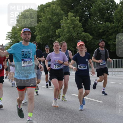 29.06.2025 - hella hamburg halbmarathon Jannik Wohlers http://msf.ph/oto/8256823 29.06.2025 09:57:36 Lombardsbrücke 1179, 1258, 1320, 1321, 1335, 1563, 1870, 2138, 2397, 2417, 2448, 2612, 2636, 3058, 3091, 3114, 3251, 4814, 5305, 5672, 5775, 6355, 6356, 6569, 6580, 6628, 6754, 6776, 7065, 7478, 7509, 7646, 7724, 7952, 7976, 8449, 8689, 9065, 9145, 9163, 10860, 11310, 11416, 11757, 11789, 12155, 12224, 12662, 12961, 13047, 13691, 14638, 14865, 15061, 15125, 15134, 15426, 15915, 16008, 16009, 16563, 16750, 17530, 17825, 18514, 18811 meine-sportfotos.de