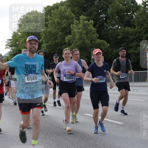 29.06.2025 - hella hamburg halbmarathon Jannik Wohlers http://msf.ph/oto/8256860 29.06.2025 09:57:36 Lombardsbrücke 1179, 1258, 1320, 1321, 1335, 1563, 1870, 2138, 2397, 2417, 2448, 2612, 2636, 3058, 3091, 3114, 3251, 4814, 5305, 5672, 5775, 6355, 6356, 6569, 6580, 6628, 6754, 6776, 7065, 7478, 7509, 7646, 7724, 7952, 7976, 8449, 8689, 9065, 9145, 9163, 10860, 11310, 11416, 11757, 11789, 12155, 12224, 12662, 12961, 13047, 13691, 14638, 14865, 15061, 15125, 15134, 15426, 15915, 16008, 16009, 16563, 16750, 17530, 17825, 18514, 18811 meine-sportfotos.de