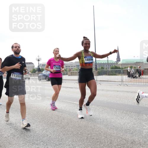 29.06.2025 - hella hamburg halbmarathon Lena Gebhardt http://msf.ph/oto/8256874 29.06.2025 10:10:46 Lombardsbrücke 1166, 1186, 1573, 1781, 4287, 4389, 5182, 5440, 5653, 5990, 5991, 7250, 7370, 7685, 9169, 9681, 9816, 9829, 11180, 11355, 11887, 11904, 11905, 12008, 12426, 12556, 12571, 12629, 12790, 13588, 13594, 13797, 13825, 13901, 14270, 14679, 14822, 15214, 15409, 16166, 16344, 16639, 16808, 17532, 17730, 18949, 19023 meine-sportfotos.de