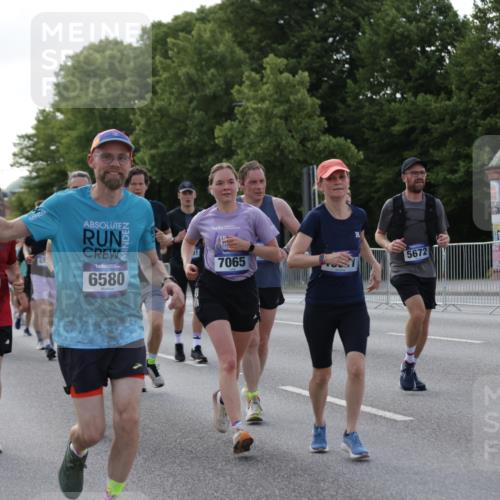29.06.2025 - hella hamburg halbmarathon Jannik Wohlers http://msf.ph/oto/8256888 29.06.2025 09:57:36 Lombardsbrücke 1179, 1258, 1320, 1321, 1335, 1563, 1870, 2138, 2397, 2417, 2448, 2612, 2636, 3058, 3091, 3114, 3251, 4814, 5305, 5672, 5775, 6355, 6356, 6569, 6580, 6628, 6754, 6776, 7065, 7478, 7509, 7646, 7724, 7952, 7976, 8449, 8689, 9065, 9145, 9163, 10860, 11310, 11416, 11757, 11789, 12155, 12224, 12662, 12961, 13047, 13691, 14638, 14865, 15061, 15125, 15134, 15426, 15915, 16008, 16009, 16563, 16750, 17530, 17825, 18514, 18811 meine-sportfotos.de