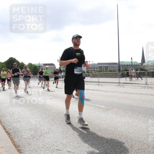 29.06.2025 - hella hamburg halbmarathon Lena Gebhardt http://msf.ph/oto/8256907 29.06.2025 10:45:53 Lombardsbrücke 1004, 1033, 1060, 1085, 1100, 1104, 1421, 1426, 1555, 1713, 1854, 1867, 1868, 1983, 2008, 2216, 2217, 2398, 2423, 2522, 2550, 2657, 2664, 2773, 2813, 2917, 2951, 2954, 2965, 2973, 3357, 3377, 3410, 4104, 4223, 4224, 4317, 4388, 4572, 5044, 5635, 5703, 5769, 5770, 5892, 6133, 6150, 6333, 6392, 6623, 6922, 7268, 7283, 7356, 7530, 7541, 7605, 7859, 7894, 8745, 9120, 9121, 9426, 9620, 10030, 10182, 10327, 10329, 10367, 10511, 11358, 11876 meine-sportfotos.de