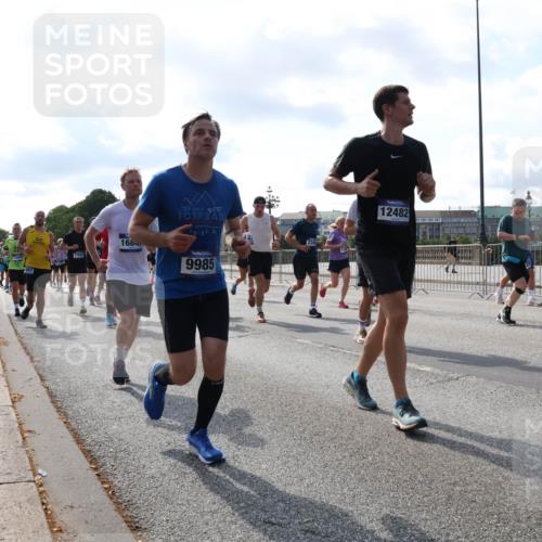 29.06.2025 - hella hamburg halbmarathon Lena Gebhardt http://msf.ph/oto/8256927 29.06.2025 09:56:54 Lombardsbrücke 1381, 1460, 1496, 1537, 1628, 1657, 1783, 1833, 1877, 2013, 2025, 2058, 2074, 2082, 2111, 2208, 2340, 2378, 2396, 2771, 2839, 2869, 2878, 2953, 2996, 3093, 3256, 3296, 3310, 3575, 3652, 3791, 4065, 4377, 4404, 4635, 4711, 4726, 4770, 4833, 4897, 5008, 5169, 5194, 5319, 5744, 5839, 5978, 6033, 6286, 6377, 6561, 6562, 6631, 7176, 7177, 7259, 7383, 7475, 7918, 8112, 8261, 8313, 8361, 8572, 8587, 8618, 8651, 8661, 8710, 8813, 8863, 8921, 8930, 9060, 9082, 9497, 9597, 9638 meine-sportfotos.de