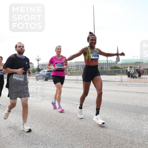 29.06.2025 - hella hamburg halbmarathon Lena Gebhardt http://msf.ph/oto/8256991 29.06.2025 10:10:47 Lombardsbrücke 1166, 1186, 1573, 1781, 2868, 4287, 4389, 5182, 5440, 5653, 5990, 5991, 7250, 7370, 7685, 9169, 9681, 9816, 9829, 11180, 11355, 11887, 11904, 11905, 12008, 12426, 12556, 12571, 12629, 12790, 12836, 13588, 13594, 13797, 13825, 13901, 14270, 14679, 14822, 15214, 15409, 16166, 16344, 16639, 16808, 17500, 17532, 17730, 18949, 19023 meine-sportfotos.de