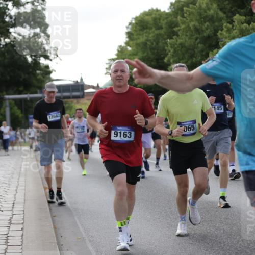 29.06.2025 - hella hamburg halbmarathon Jannik Wohlers http://msf.ph/oto/8256992 29.06.2025 09:57:37 Lombardsbrücke 1179, 1258, 1320, 1321, 1335, 1870, 2070, 2138, 2397, 2417, 2448, 2612, 2636, 2711, 3058, 3091, 3114, 3251, 4814, 5305, 5672, 5775, 6355, 6356, 6569, 6580, 6628, 6754, 6776, 7065, 7409, 7478, 7509, 7646, 7724, 7952, 7976, 8449, 8689, 9065, 9145, 9163, 10860, 11310, 11416, 11757, 11789, 12224, 12662, 12961, 13047, 13691, 14638, 14865, 15061, 15125, 15426, 15915, 16563, 16750, 17530, 17825, 18514, 18811 meine-sportfotos.de